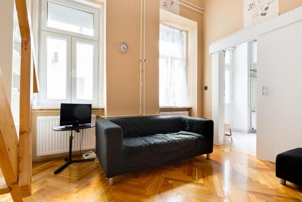 Szentkiralyi 5 - Double Basic In The City Center - Self-Check-In Budapest Exterior photo
